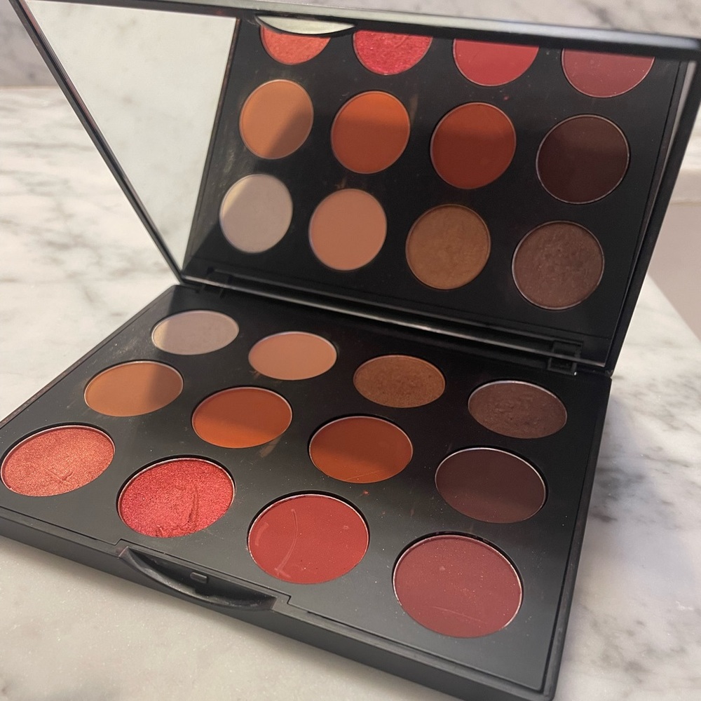 MAC eye shadow pallet